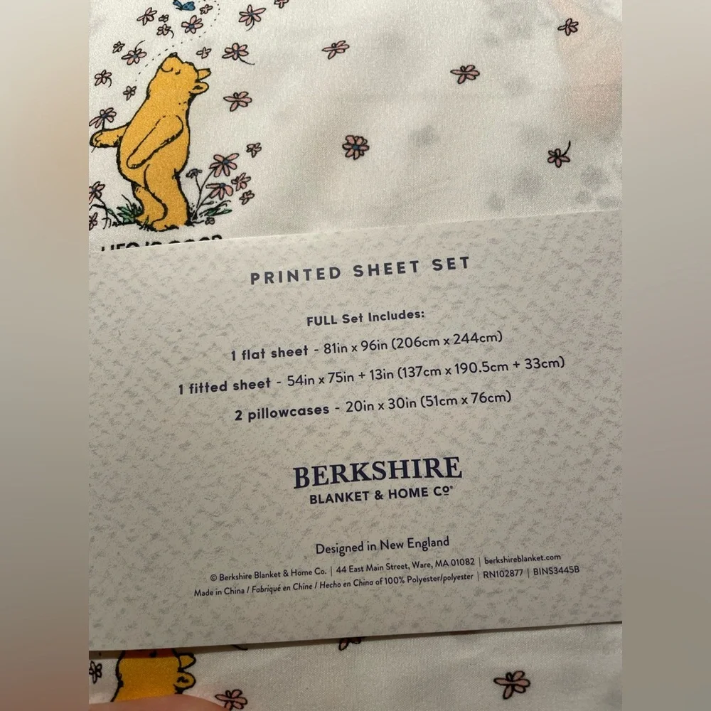 NWT Original Winnie the Pooh and Dainty Floral Detail Patterned Full Sheet Set - Picture 4 of 6